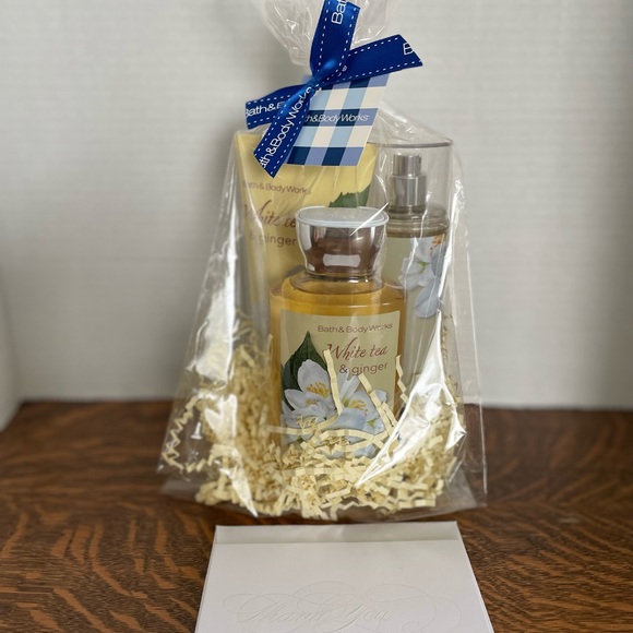 White Tea and Ginger Body Cream, Shower Gel & Mist - Picture 3 of 14